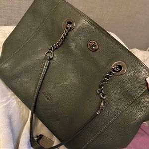 Medium Sized Turnlock Chain Tote